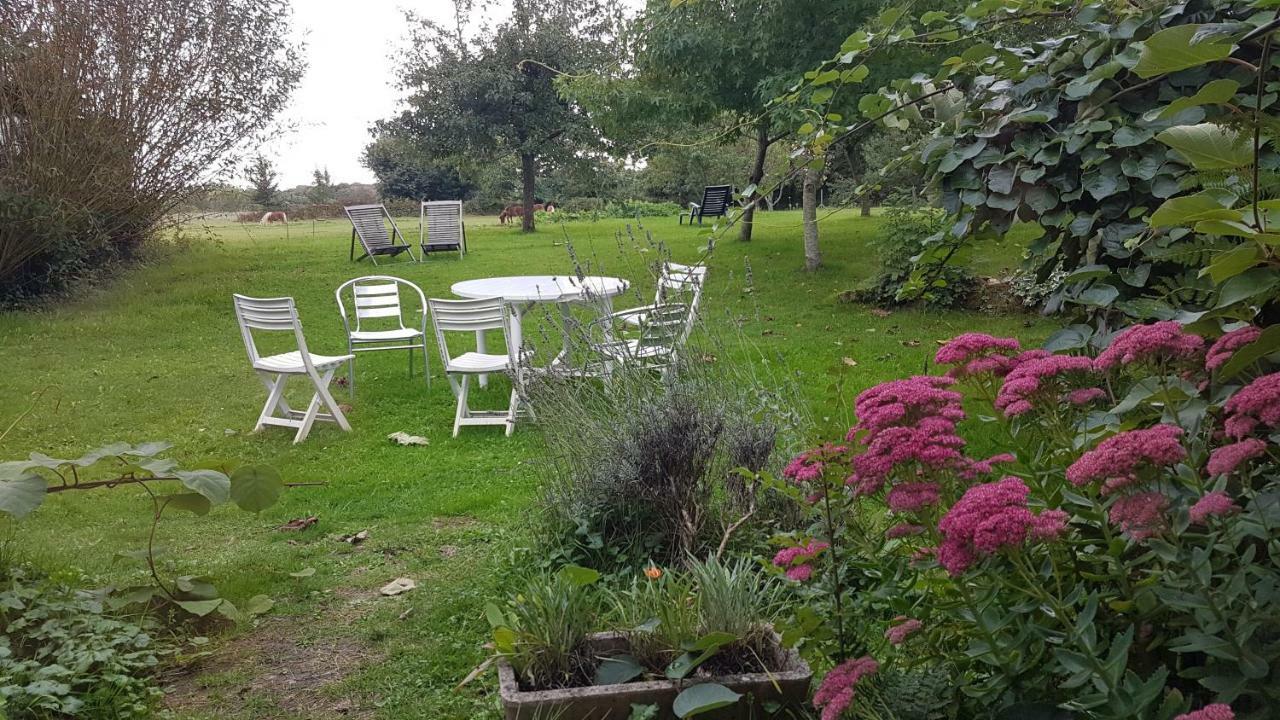 La Ferme De Kerhors 호텔 Tréméoc 외부 사진